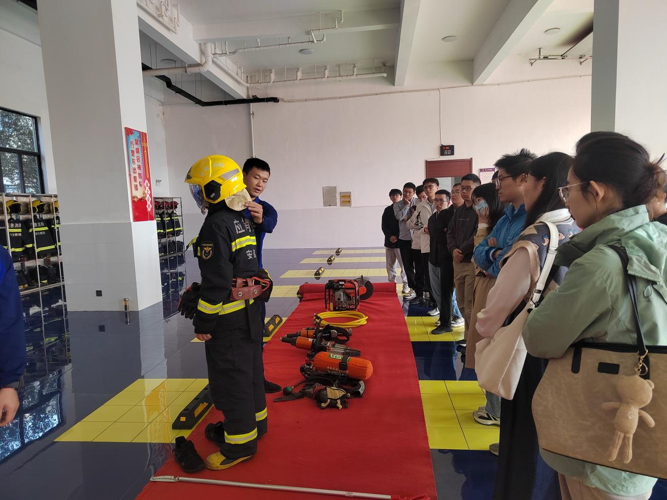 設(shè)計(jì)團(tuán)支部開展“消防安全在我心，青春力量共守護(hù)”